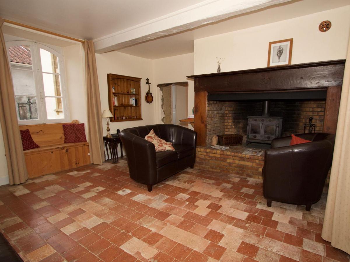 Bed and Breakfast Ancienne Ecole Cazaux-Villecomtal Exterior foto