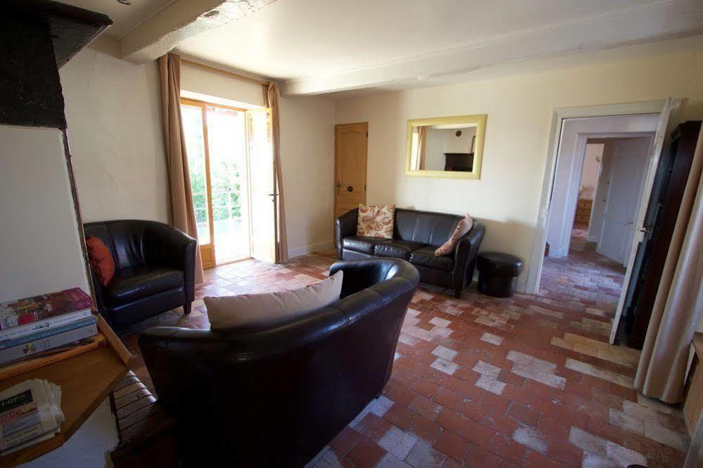 Bed and Breakfast Ancienne Ecole Cazaux-Villecomtal Exterior foto
