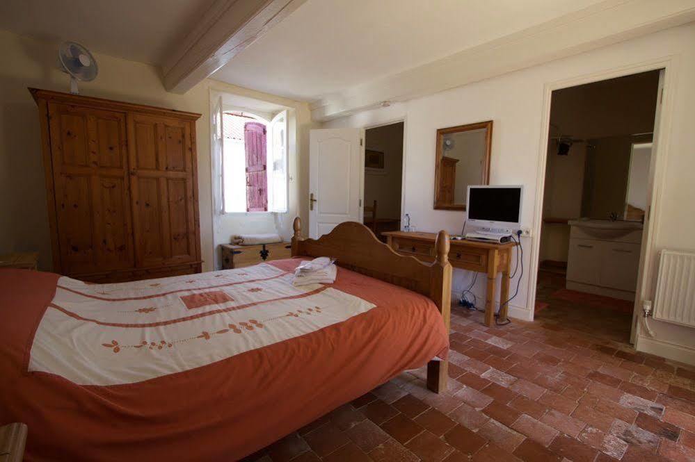 Bed and Breakfast Ancienne Ecole Cazaux-Villecomtal Exterior foto